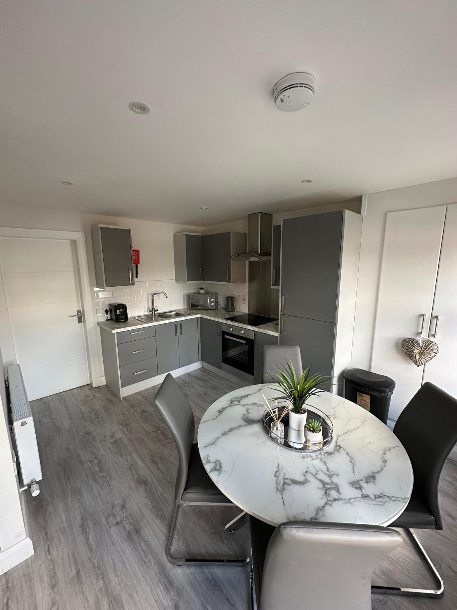 Westland Suites - Stylish, Modern, Elegant, Central Apartments A Londonderry Exteriör bild