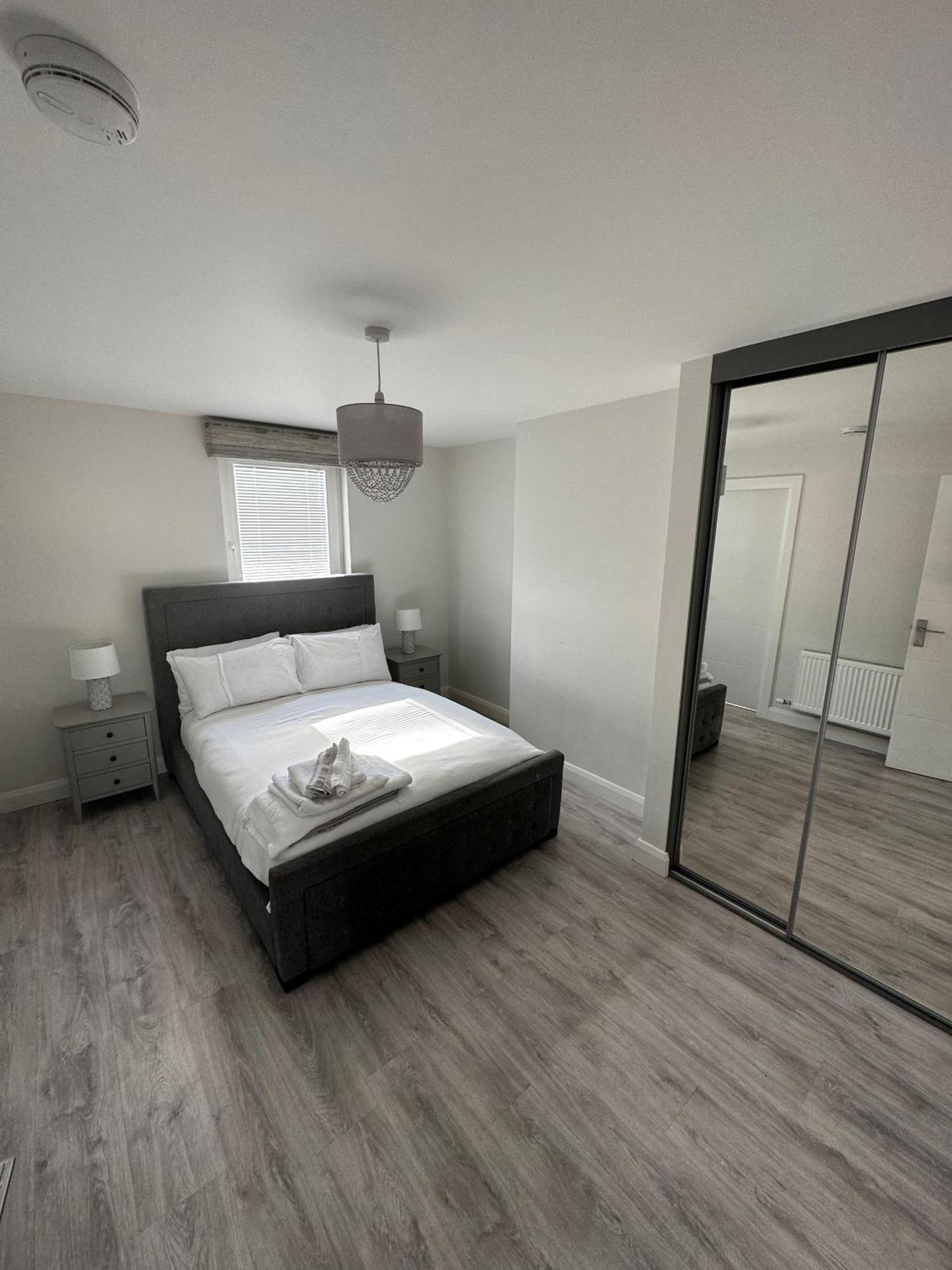 Westland Suites - Stylish, Modern, Elegant, Central Apartments A Londonderry Exteriör bild