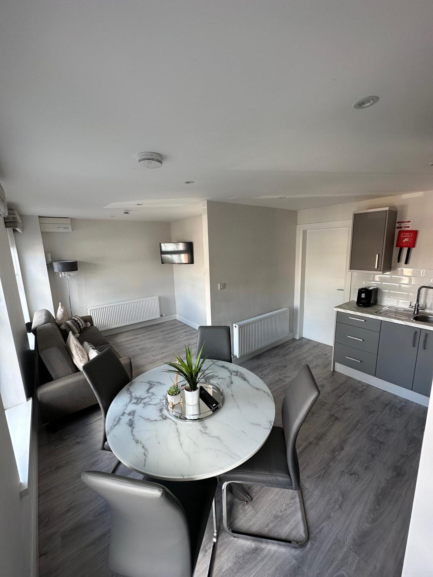 Westland Suites - Stylish, Modern, Elegant, Central Apartments A Londonderry Exteriör bild