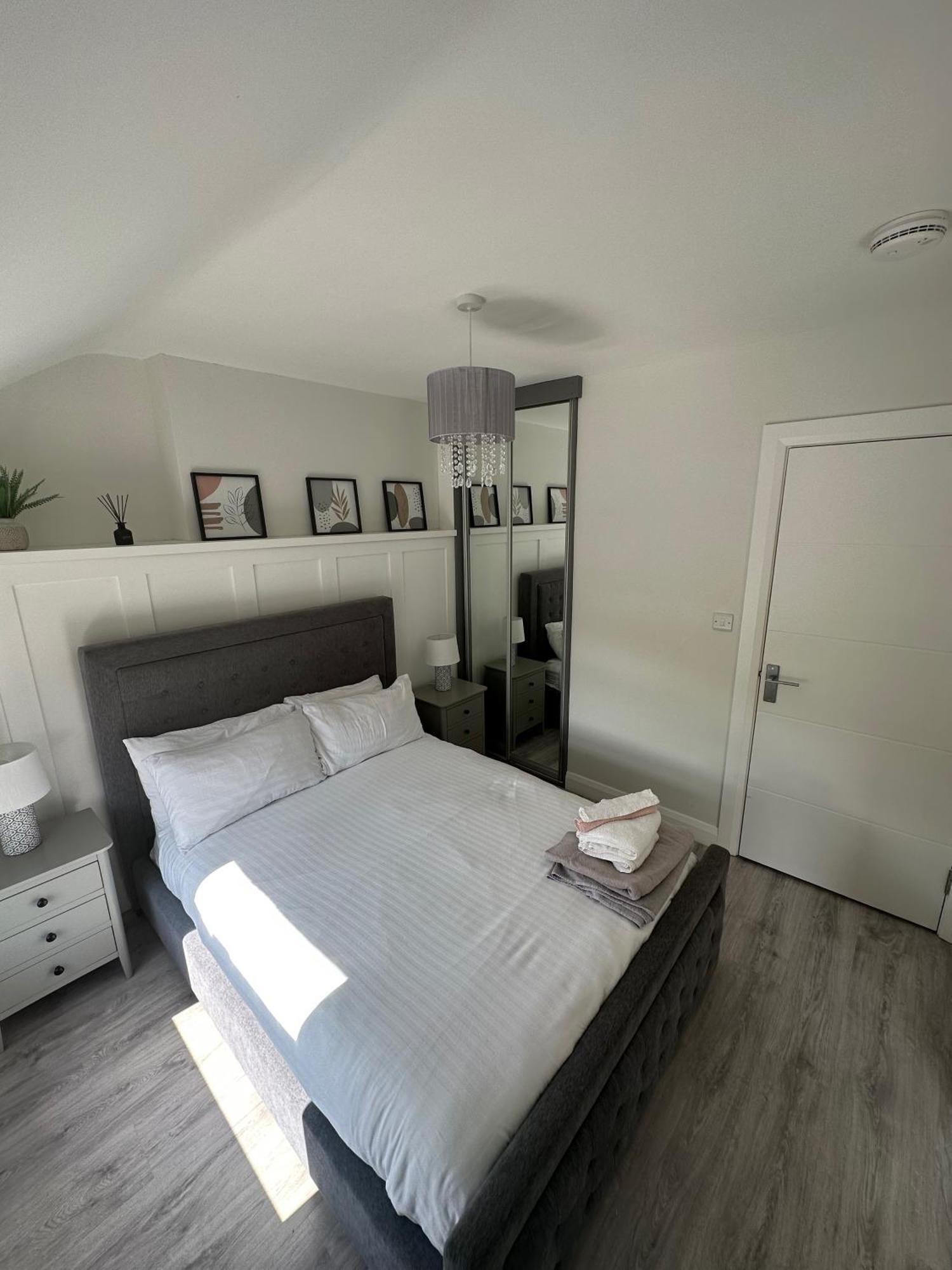 Westland Suites - Stylish, Modern, Elegant, Central Apartments A Londonderry Exteriör bild