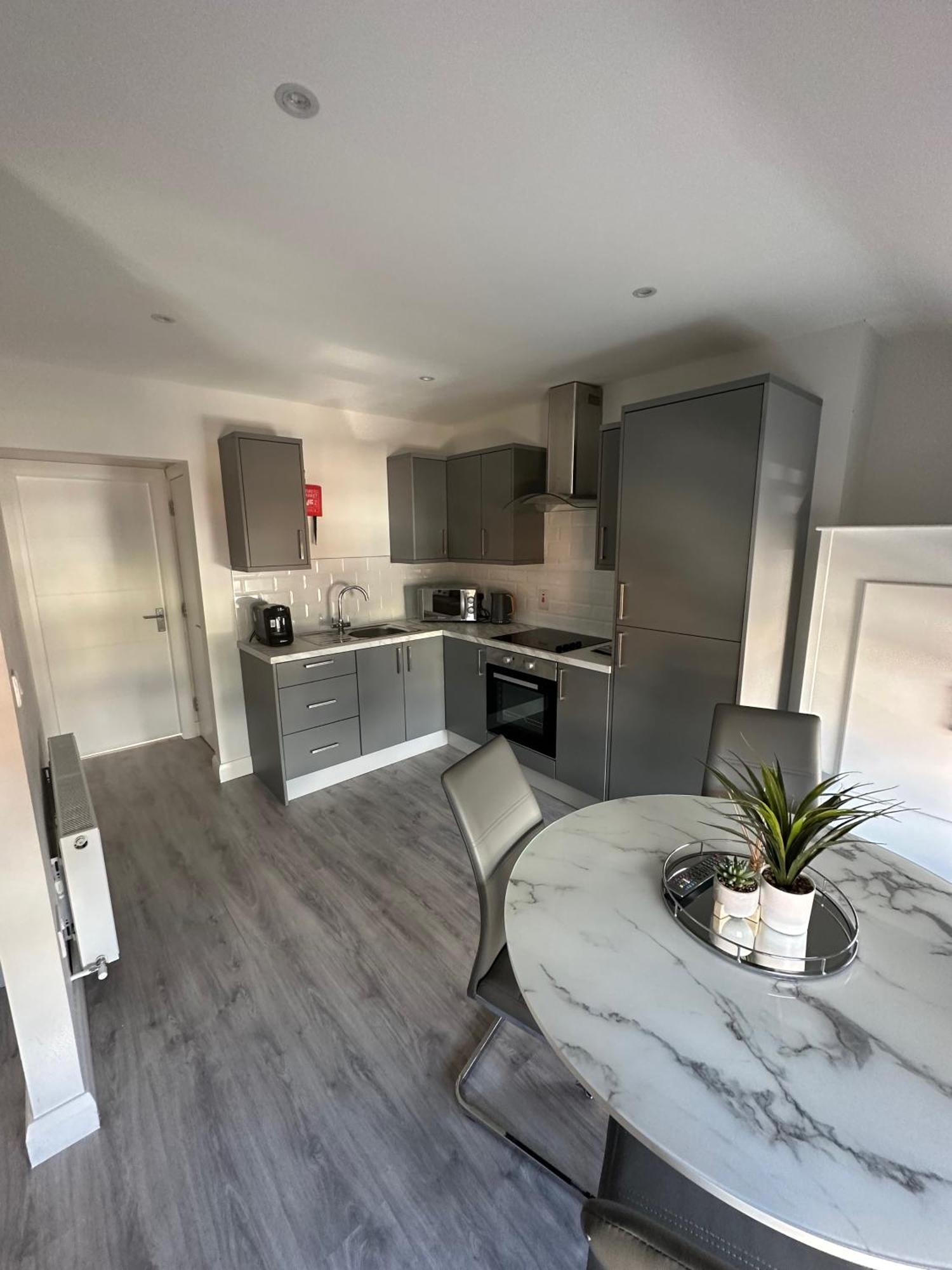 Westland Suites - Stylish, Modern, Elegant, Central Apartments A Londonderry Exteriör bild